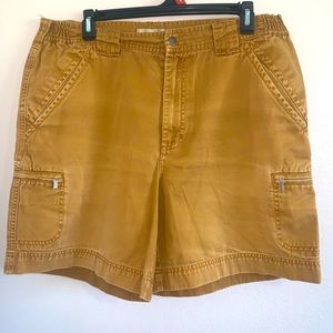 The Territory Ahead tan men’s cargo shorts great for fishing hiking sz Large